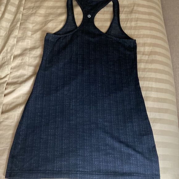 Lululemon Racerback Tank Top in Black/Gray. Size 10. - Picture 2 of 4